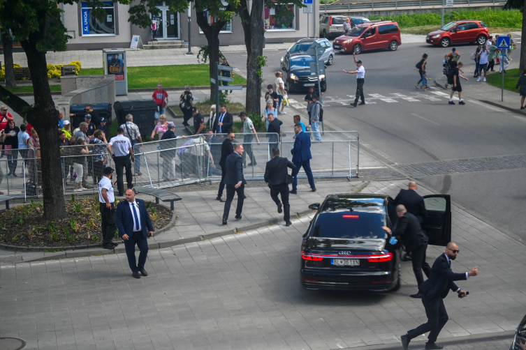 Slovakya Başbakanı Silahlı Saldırıda Yaralandı