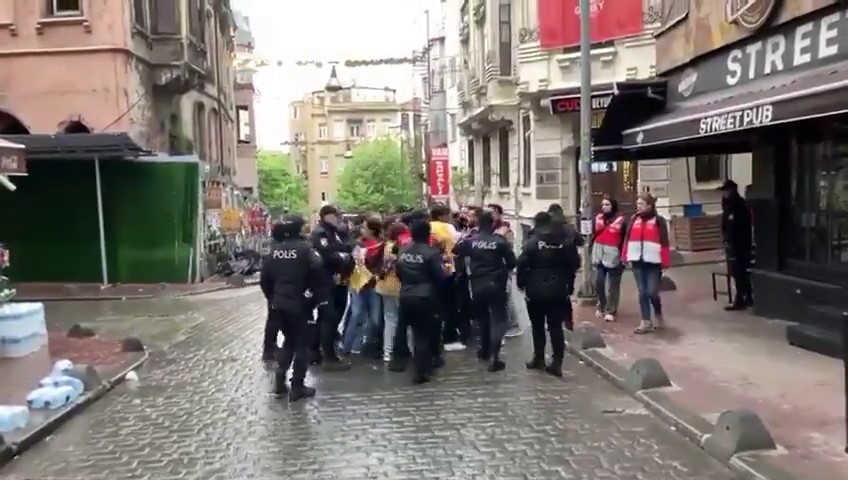 Taksim'e Çıkmak Isteyen Gruplara Polis Müdahalesi1