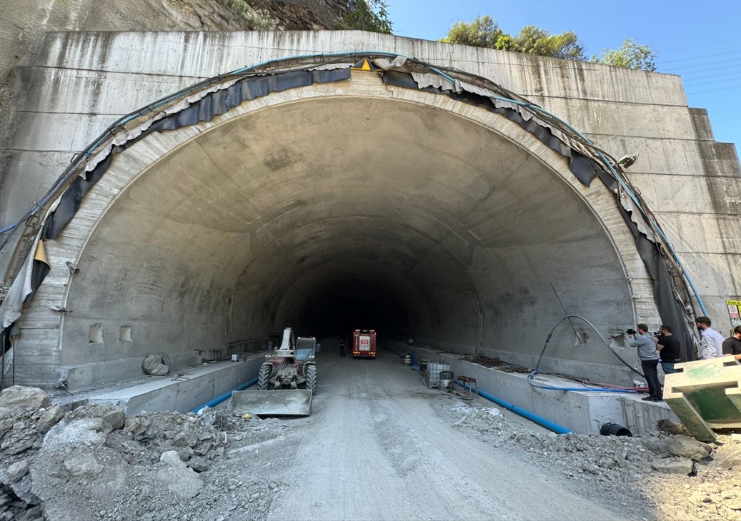 Trabzon’da Tünel Inşaatında Iskele Çöktü