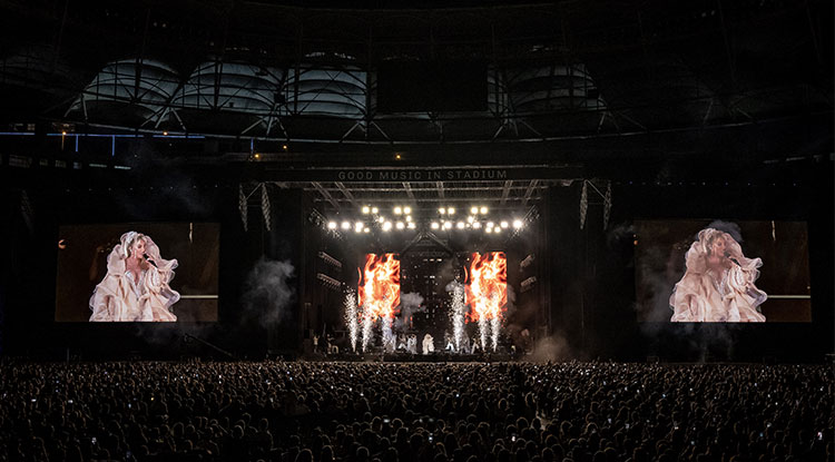 Ajda Pekkan Beşiktaş Tüpraş Stadyumu'nda Konser Verdi 1