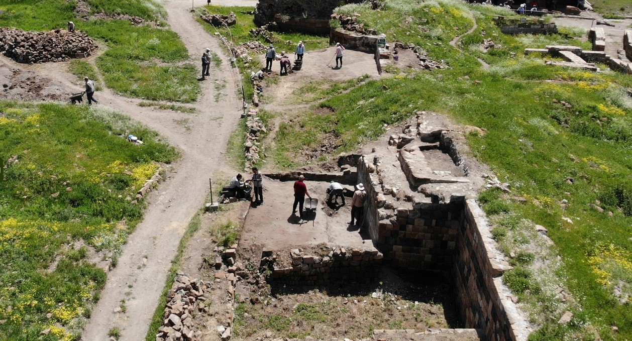 Kars’ta Toprak Altındaki Tarih Gün Yüzüne Çıkarılıyorr