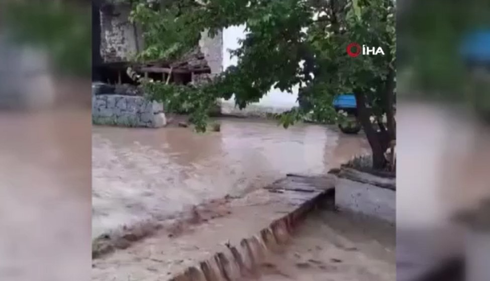 Bayburt'ta Sağanak Sele Neden Oldu1