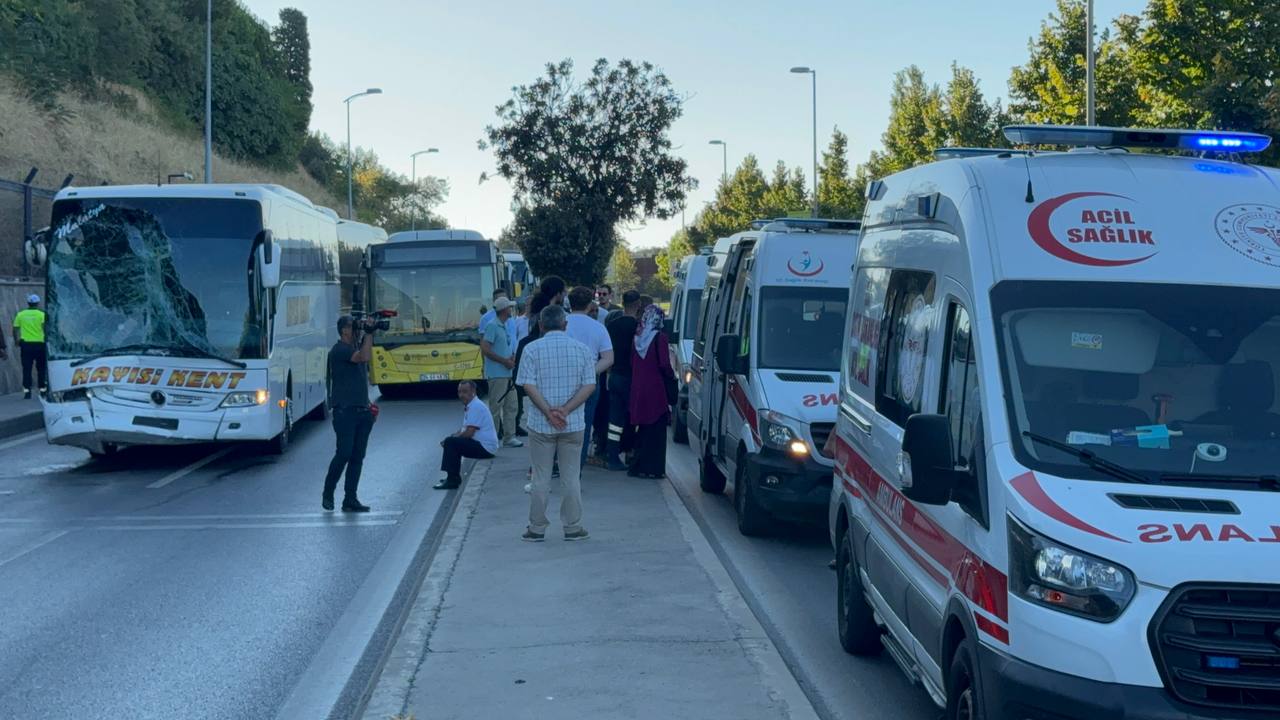 İstanbul’da Yolcu Otobüsü İett Otobüsüne Çarptı