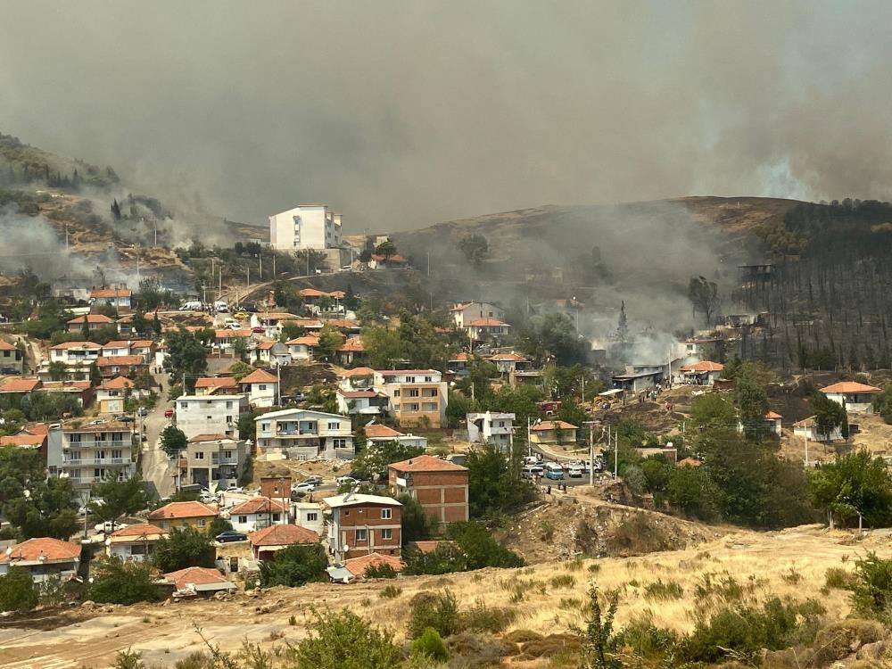 İzmir'de 3 Noktada Yangın3