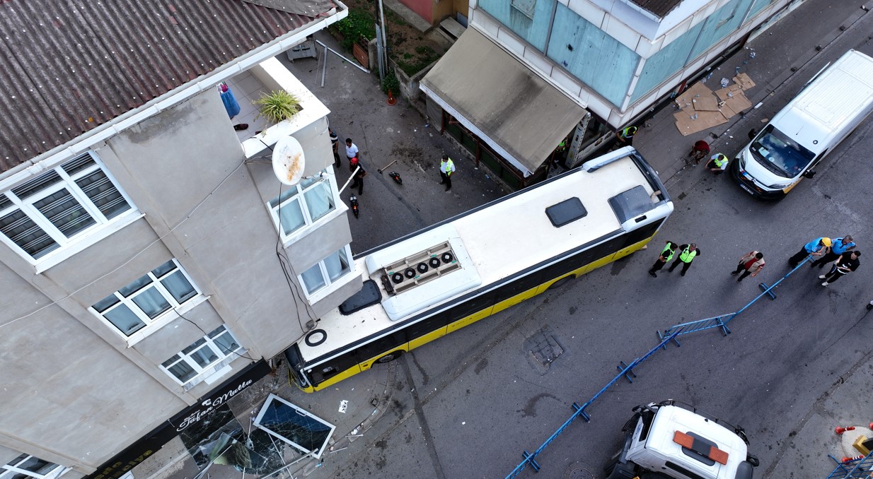 Pendik'te İett Otobüsünün Çarptığı Binanın Yıkımına Karar Verildi2