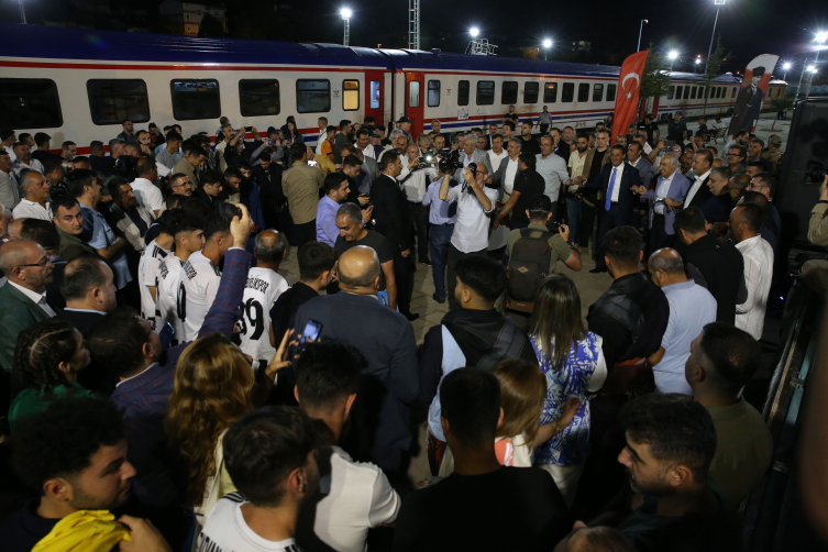 Turistik Tatvan Treni Ikinci Seferinde Tatvan'a Ulaştı1