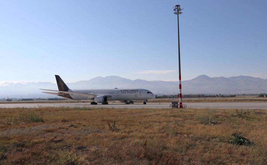 Hindistan Uçağı Yolcularının Erzurum'daki Bekleyişi Sürüyor1