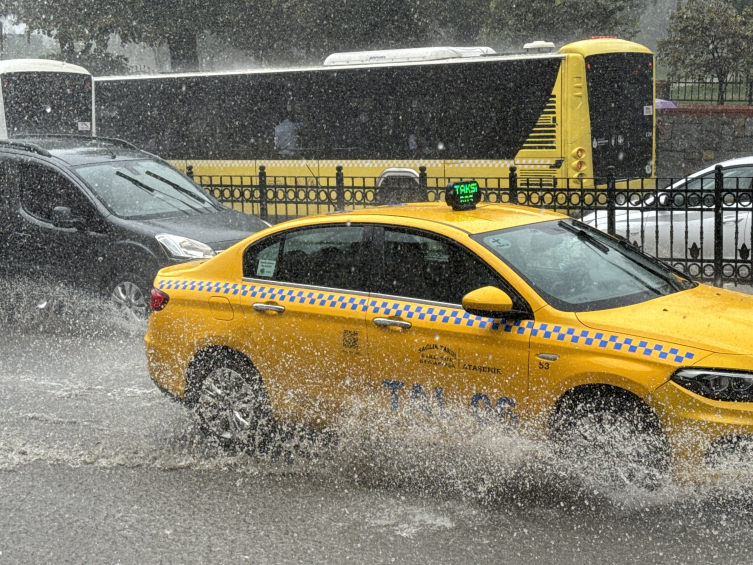 İstanbul'da Sağanak Etkili Oldu1