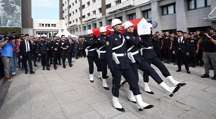 İstanbul'da Şehit Olan Polis Memuru Için Cenaze Töreni Düzenlendi3