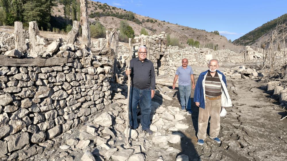 Kuraklık 14 Yıl Sonra Asırlık Köyü Ortaya Çıkarttı5