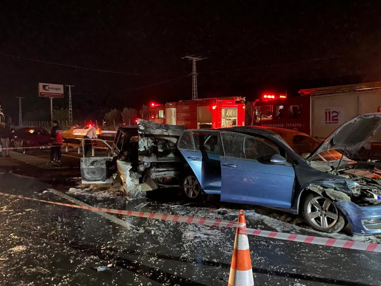 Sakarya'da Zincirleme Kaza Yanan Araçtaki Çift Yaşamını Yitirdi1