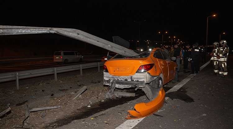 Ankara'da Bariyere Çarpan Taksi Şoförü Öldü