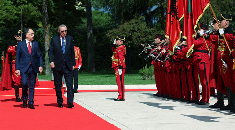 Cumhurbaşkanı Erdoğan, Arnavutluk Cumhurbaşkanı Begay Ile Bir Araya Geldi1