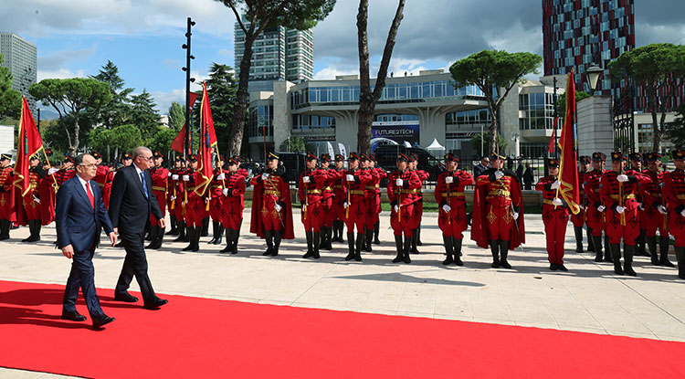 Cumhurbaşkanı Erdoğan, Arnavutluk Cumhurbaşkanı Begay Ile Bir Araya Geldi4