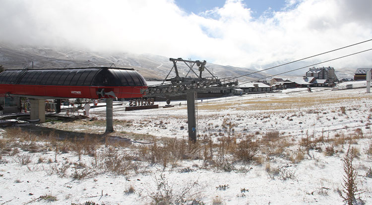 Erciyes Kayak Merkezi'ne Kar Yağdı