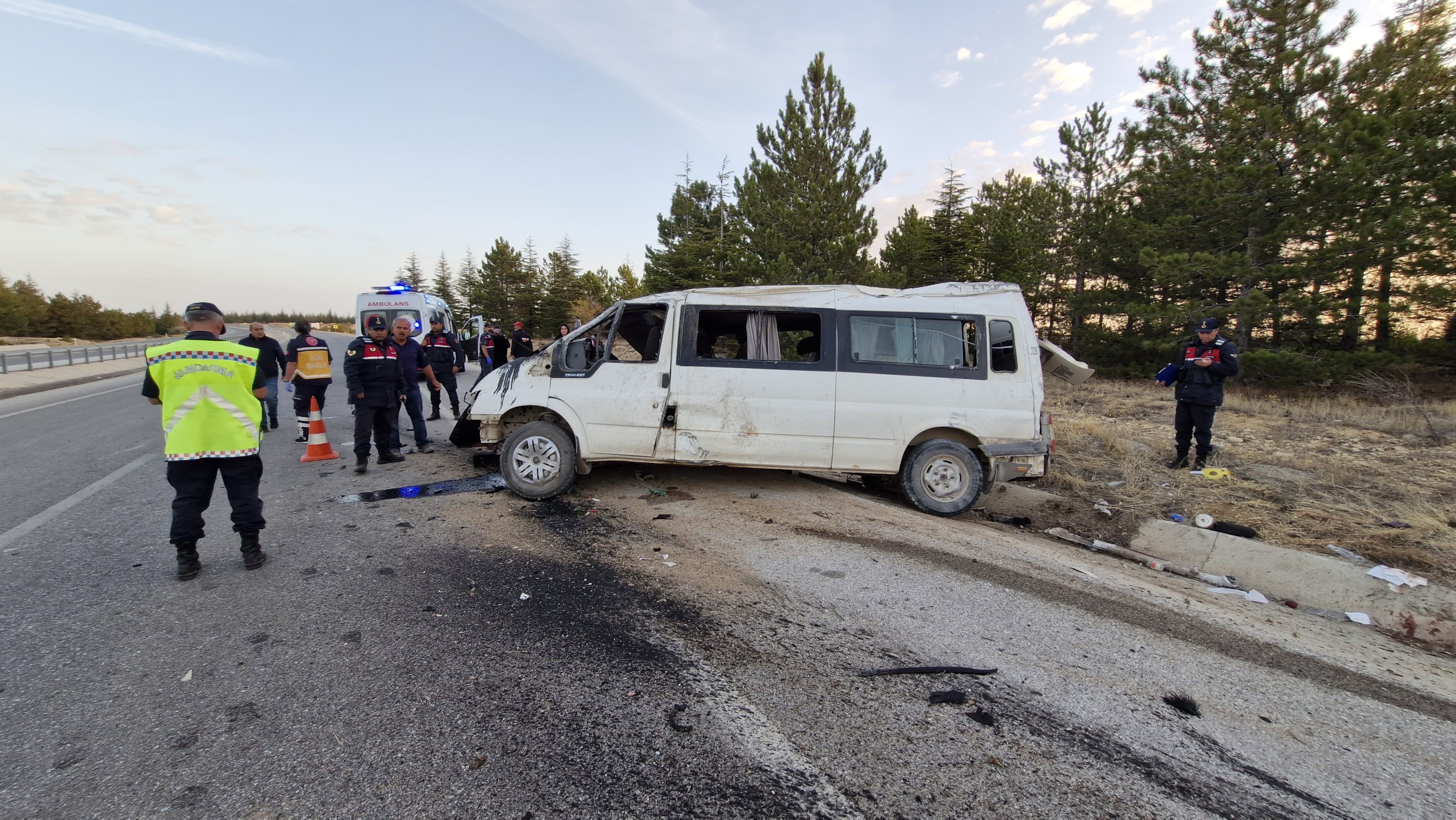 Karaman'da Işçi Servisi Devrildi2