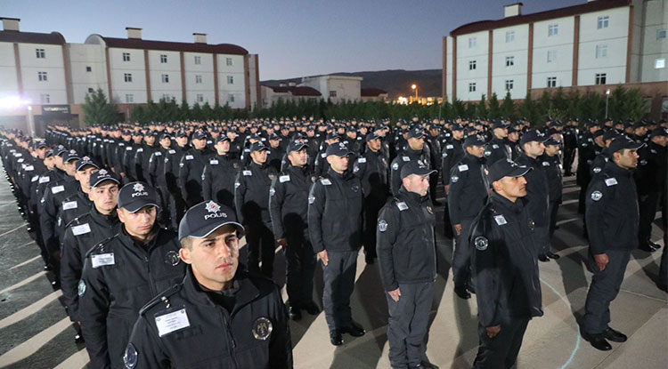 Polis Adayları Cumhuriyet'in 101. Yılını Işıklı Koreografi Gösterisiyle Kutladı