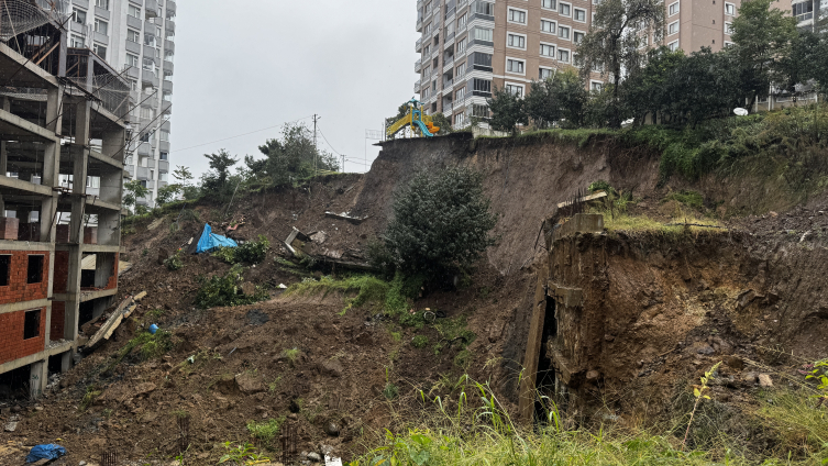 Rize'de Toprak Kayması1