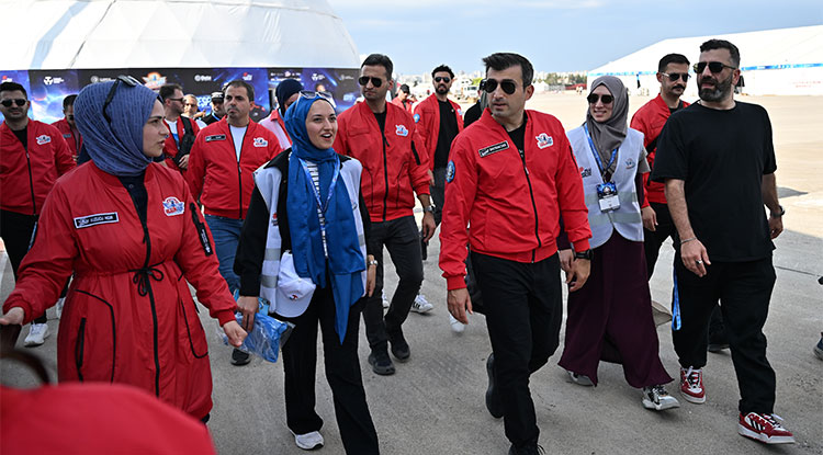 Selçuk Bayraktar, Adana T E K N O F E S T Alanını Ziyaret Etti