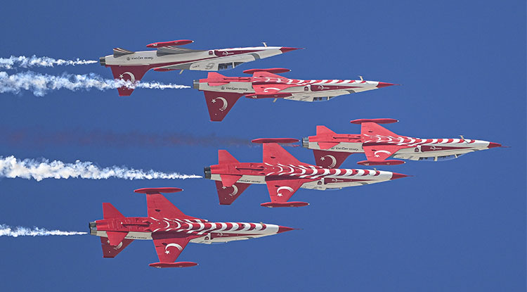 T E K N O F E S T Adana'nın Son Gününde 10 Hava Gösterisi Yapıldı