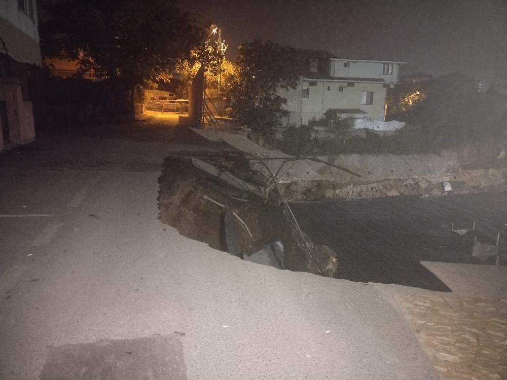 Üsküdar'da Istinat Duvarı Çöktü2