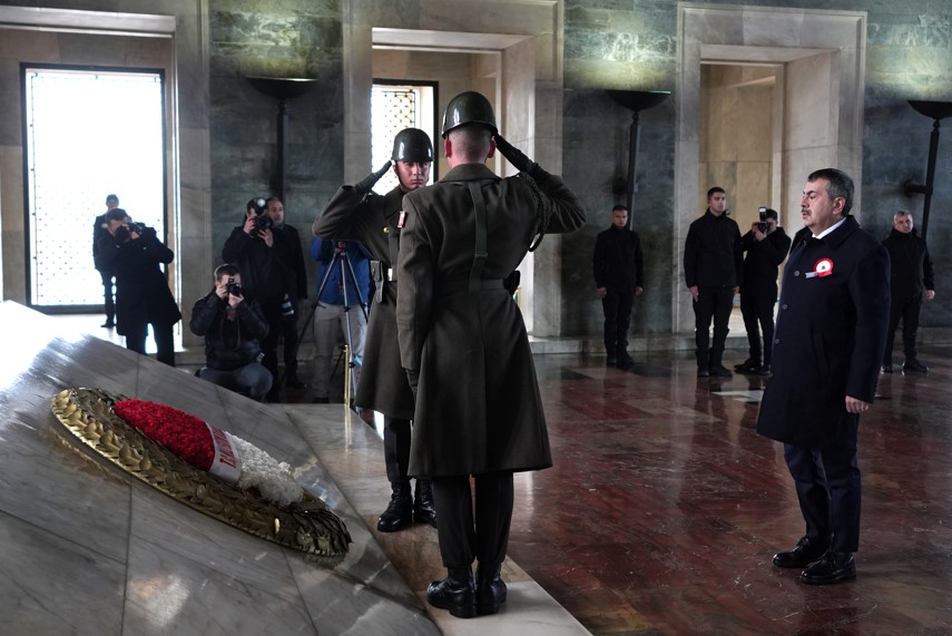 Bakan Tekin, Tüm Illerden Gelen Öğretmenlerle Anıtkabir'i Ziyaret Etti1