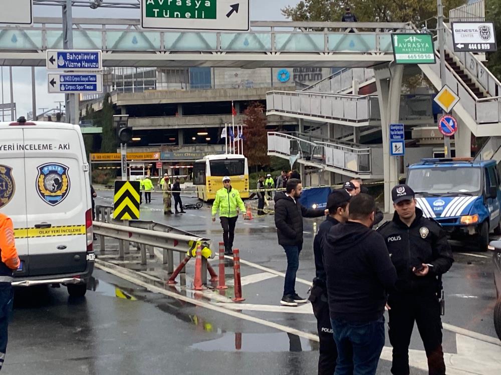 Bakırköy'de İett Otobüsü, Polis Aracına Çarptı Polis Şehit Oldu3