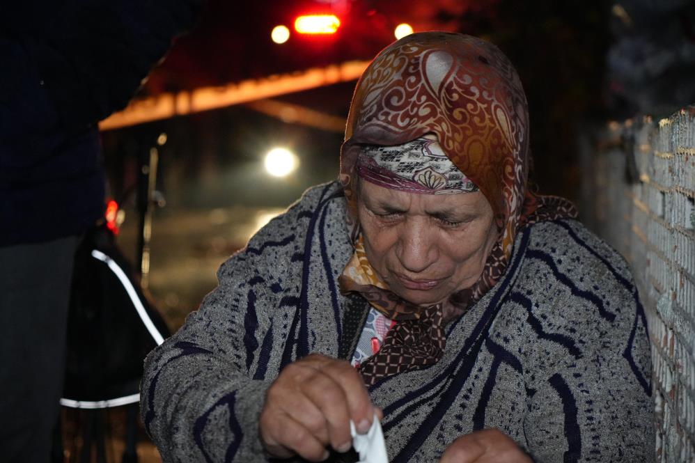 Edirne'de Korkutan Yangın Yaşlı Kadın Yanan Evden Son Anda Kurtarıldı1