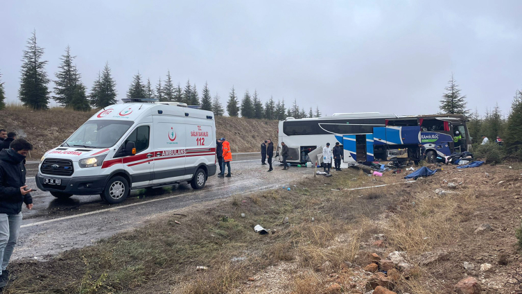 Eskişehir'de Yolcu Otobüsü Devrildi1