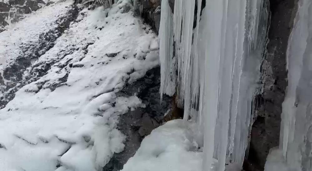 Hakkari’de Orşe Şelalesi Dondu2