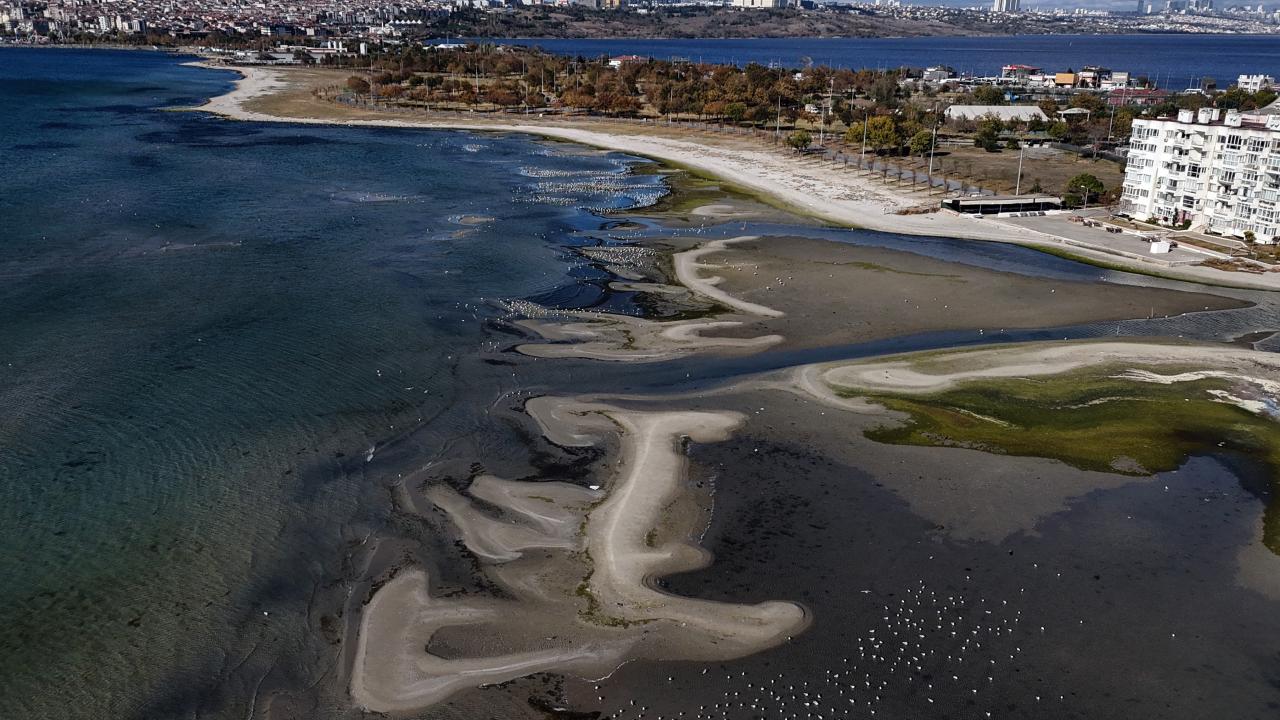 İstanbul’da deniz suyu çekildi