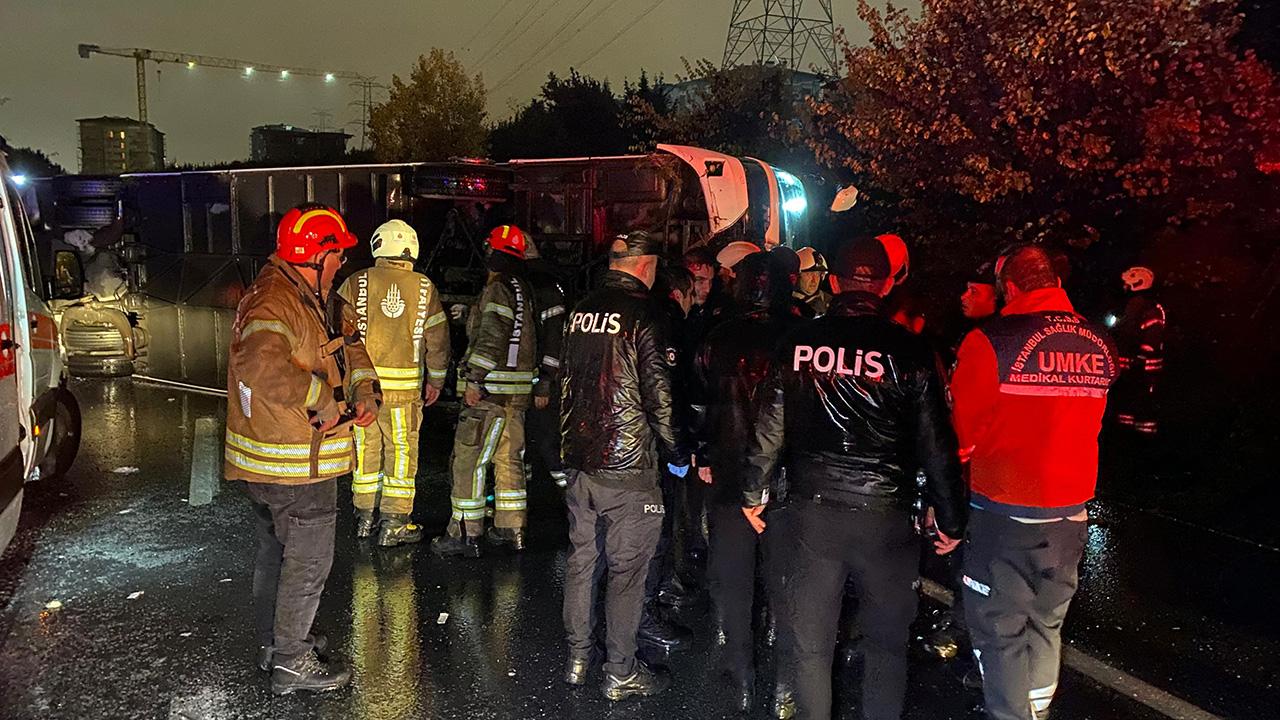 İstanbul'da Yolcu Otobüsü Devrildi1