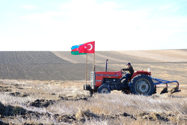 Kırklarelili Çiftçi Tarlasına ‘Karabağ Azerbaycan’dır’ Yazdı3