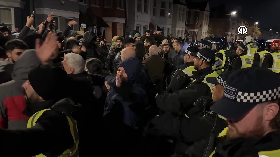 Londra'da Terör Örgütü Pkk Yandaşları Polisle Çatıştı1