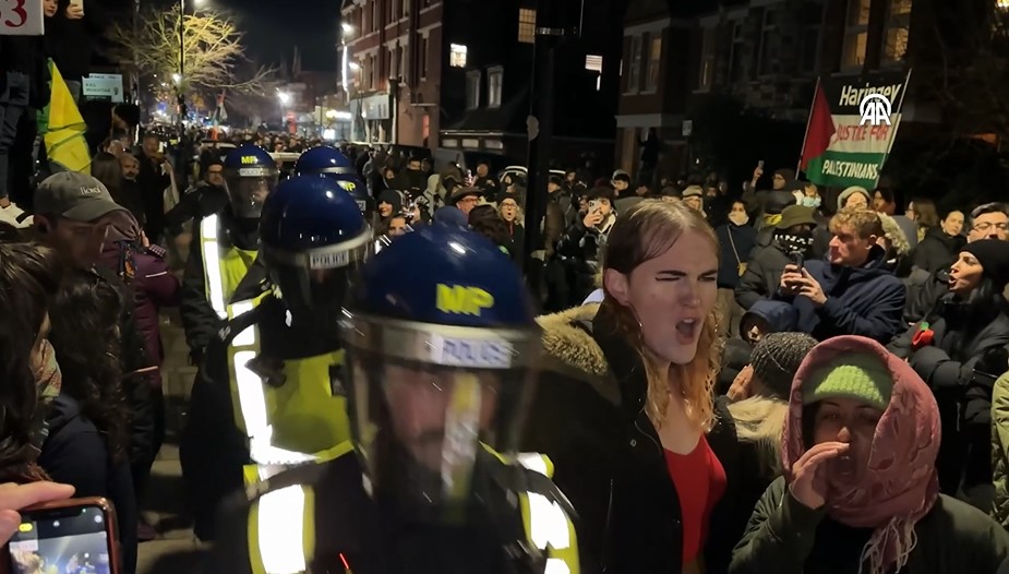 Londra'da Terör Örgütü Pkk Yandaşları Polisle Çatıştı3