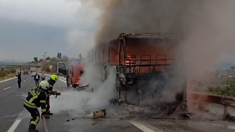 Mersin'de Yolcu Otobüsünde Çıkan Yangın Söndürüldü1