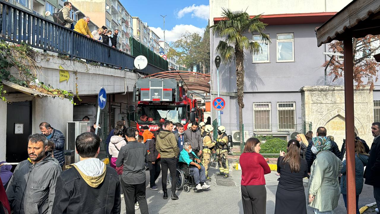 Samatya'daki İstanbul Eğitim Ve Araştırma Hastanesi Depoda Yangın 1