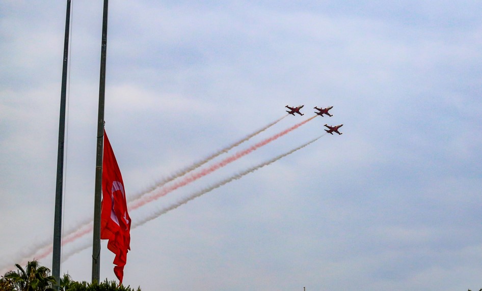 Türk Yıldızları Antalya Semalarında ‘Ata’ya Saygı’ Uçuşu Yaptı2