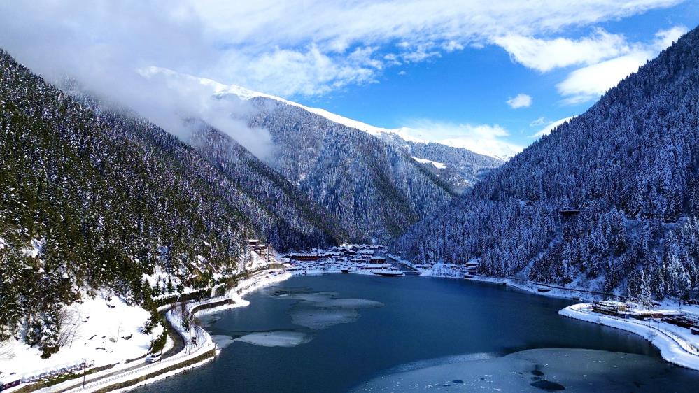 Uzungöl'e Kar Yağdı, Kartpostallık Manzaralar Oluştu3