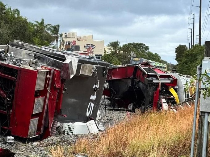 Abd'de Itfaiye Aracıyla Trenin Çarpıştığı Kazada 15 Kişi Yaralandı