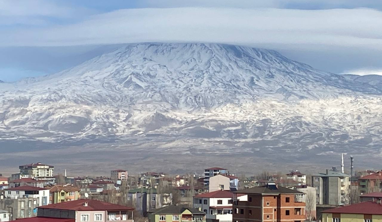 Ağrı Dağı'nda Mercek Bulutu Oluştu1