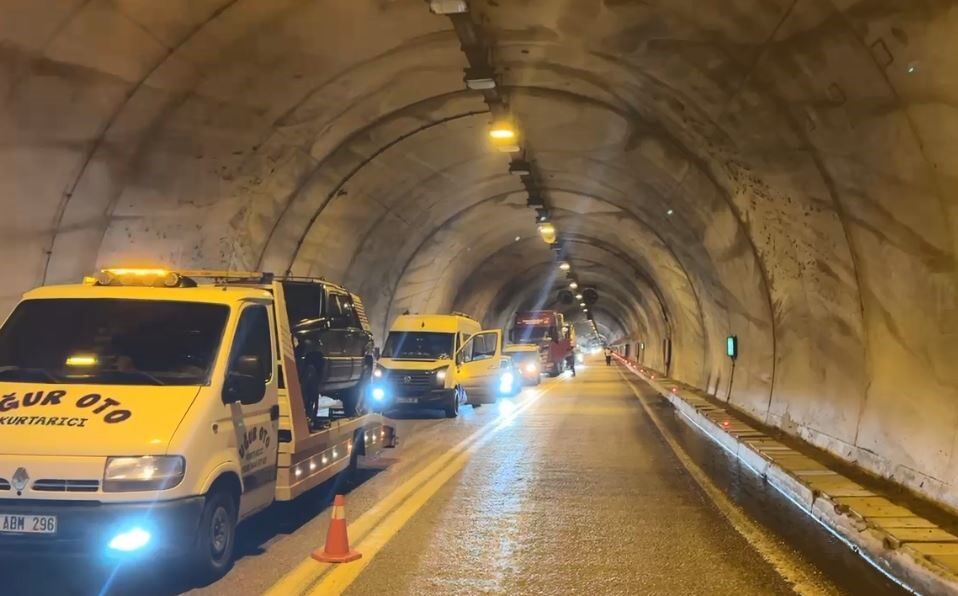 Artvin'de Tünel Girişinde Heyelan2