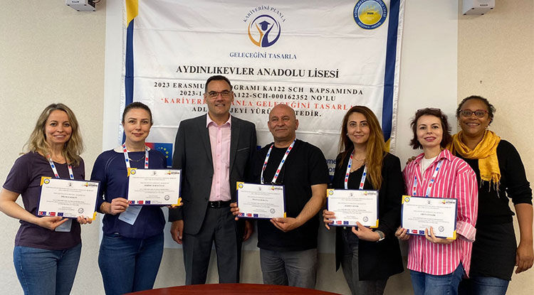 Aydınlıkevler Anadolu Lisesi, Çeşitli Alanlardaki Başarılarıyla Adından Sıkça Söz Ettiriyor 1