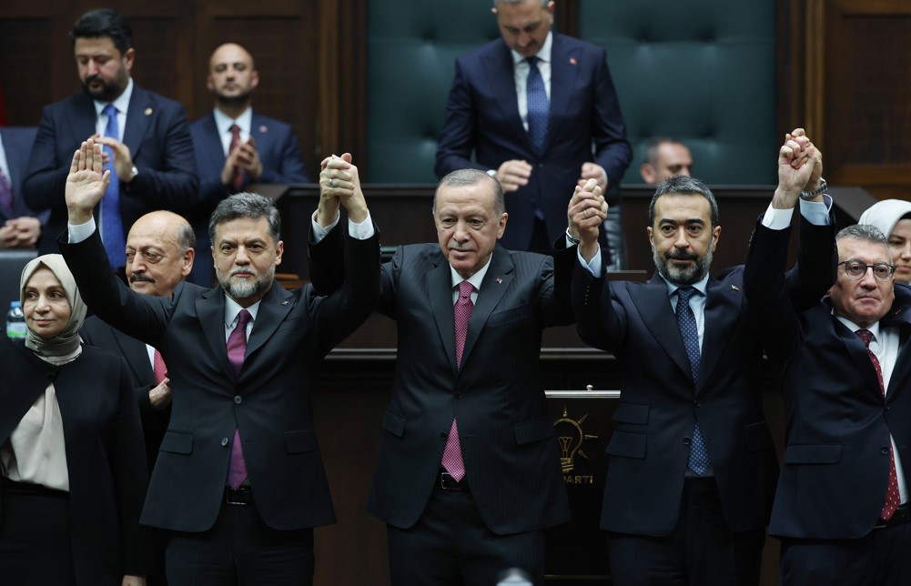 Cumhurbaşkanı Erdoğan, Ak Parti'ye Katılan Nedim Yamalı'ya Rozet Taktı2