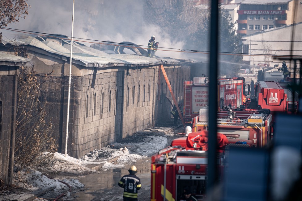 Erzurum'da Tarihi Taş Ambarlar'da Çıkan Yangına Müdahale Ediliyor3