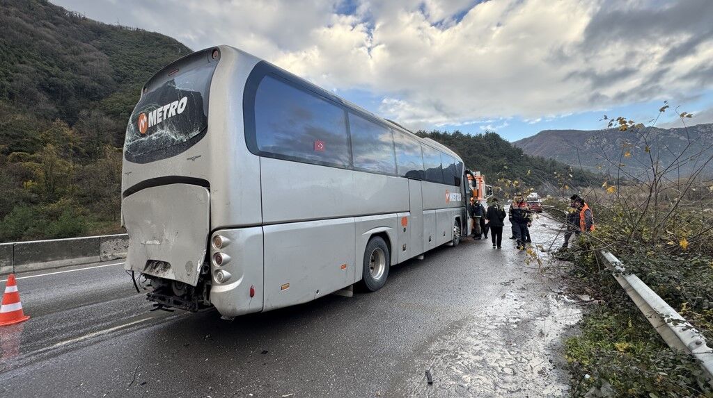 Sakarya'da 6 Araç Birbirine Girdi1