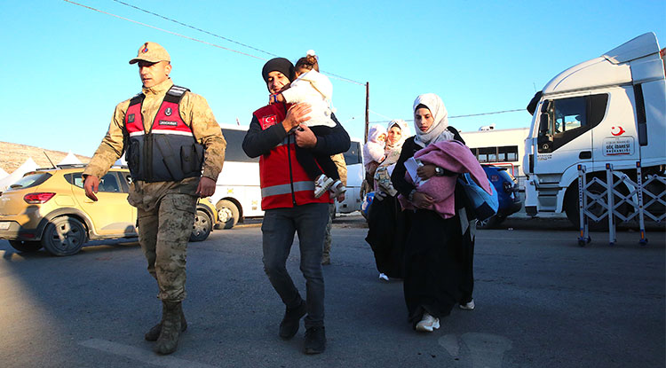 Ülkesine Dönmek Isteyen Suriyelilerin Sınır Kapılarından Geçişleri Devam Ediyor 1