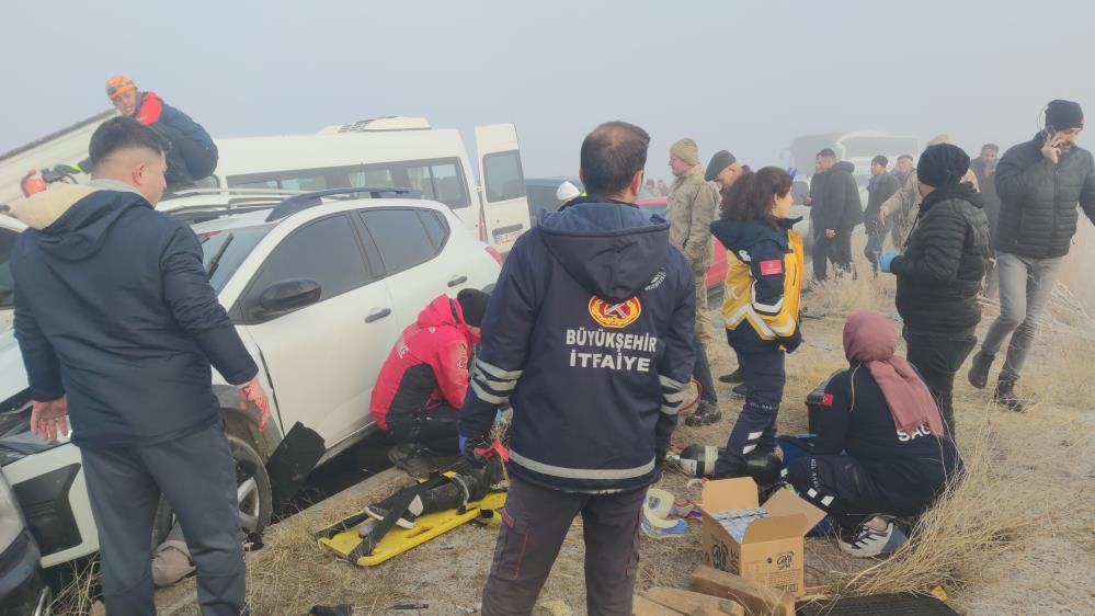 Van'da Feci Zincirleme Trafik Kazaları1