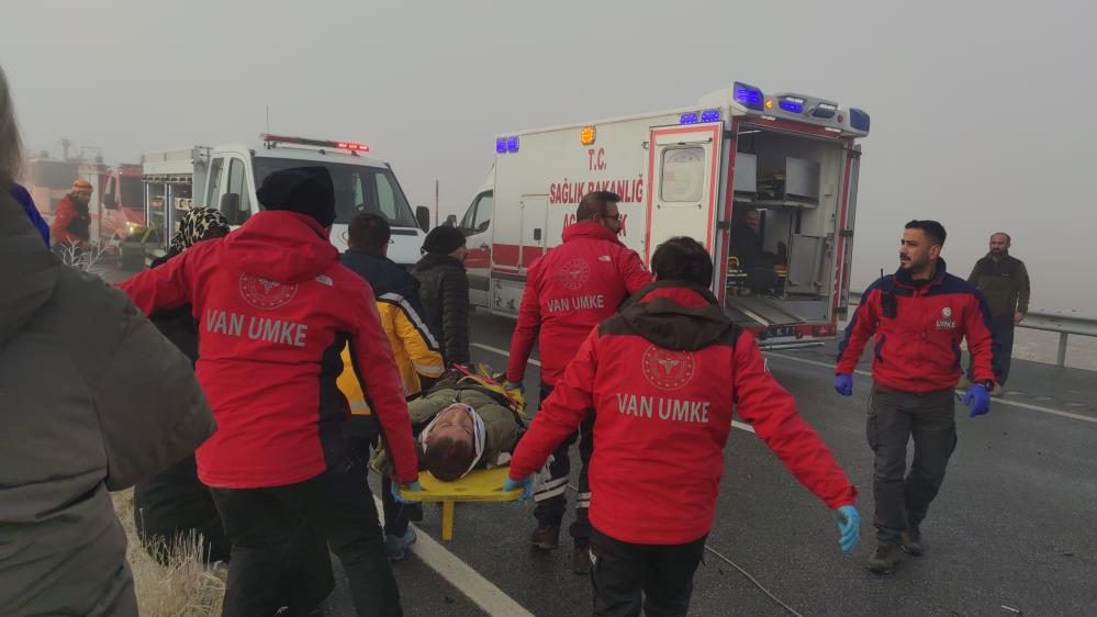 Van'da Feci Zincirleme Trafik Kazaları4