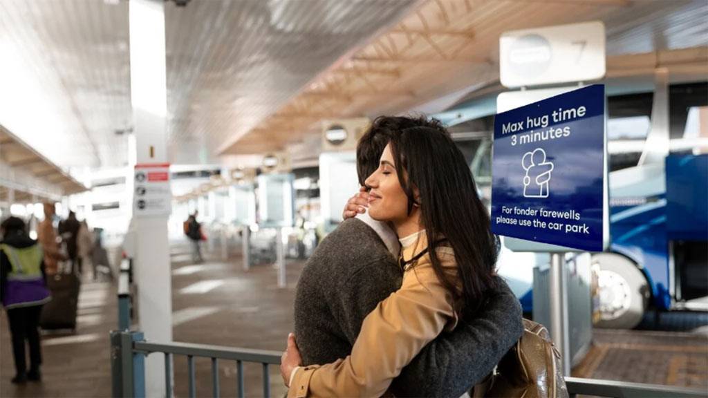 Yeni Zelanda'daki Havalimanında Uzun Vedalaşmalar Yasaklandı